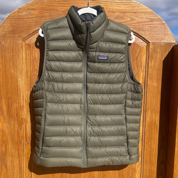 EUC Patagonia Men’s Down Sweater Puffer Vest (Green/Black) Size: Large - Picture 1 of 9